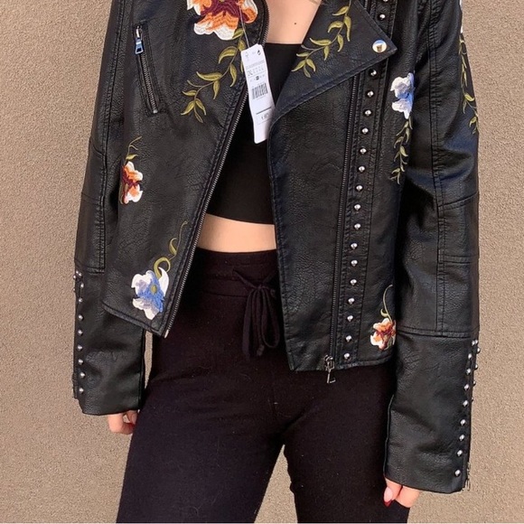 Today Sale ‼️ NWT Floral Embroidered faux leather jacket - Size S - Picture 3 of 6